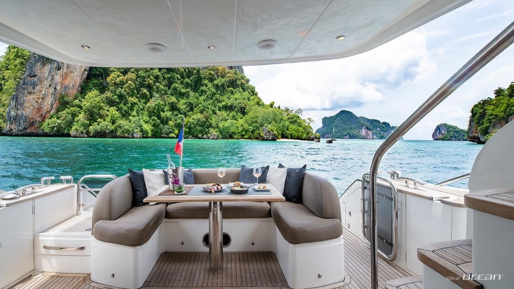 luxury-motor-yacht-charter-princess-60-mayavee-12